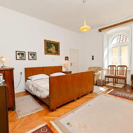 Holiday home Palace Andreis Trogir